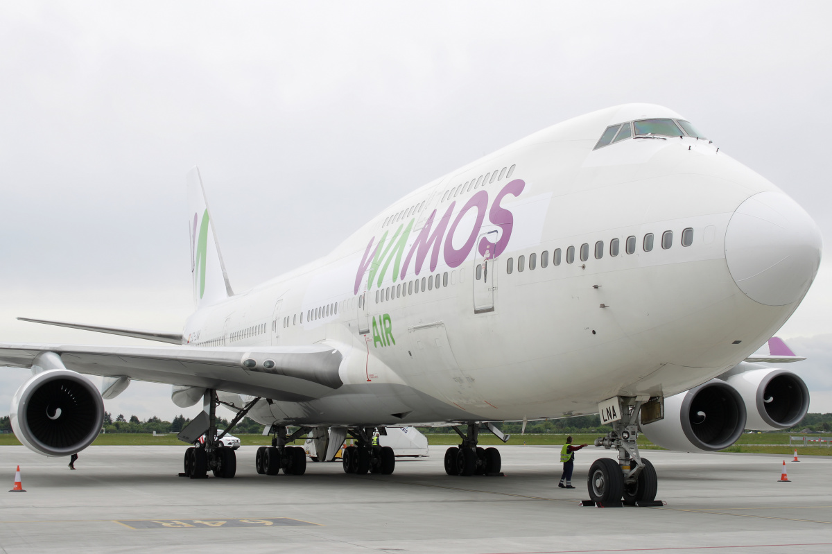 EC-LNA (Samoloty » Spotting na EPWA » Boeing 747-400 » Wamos Air)