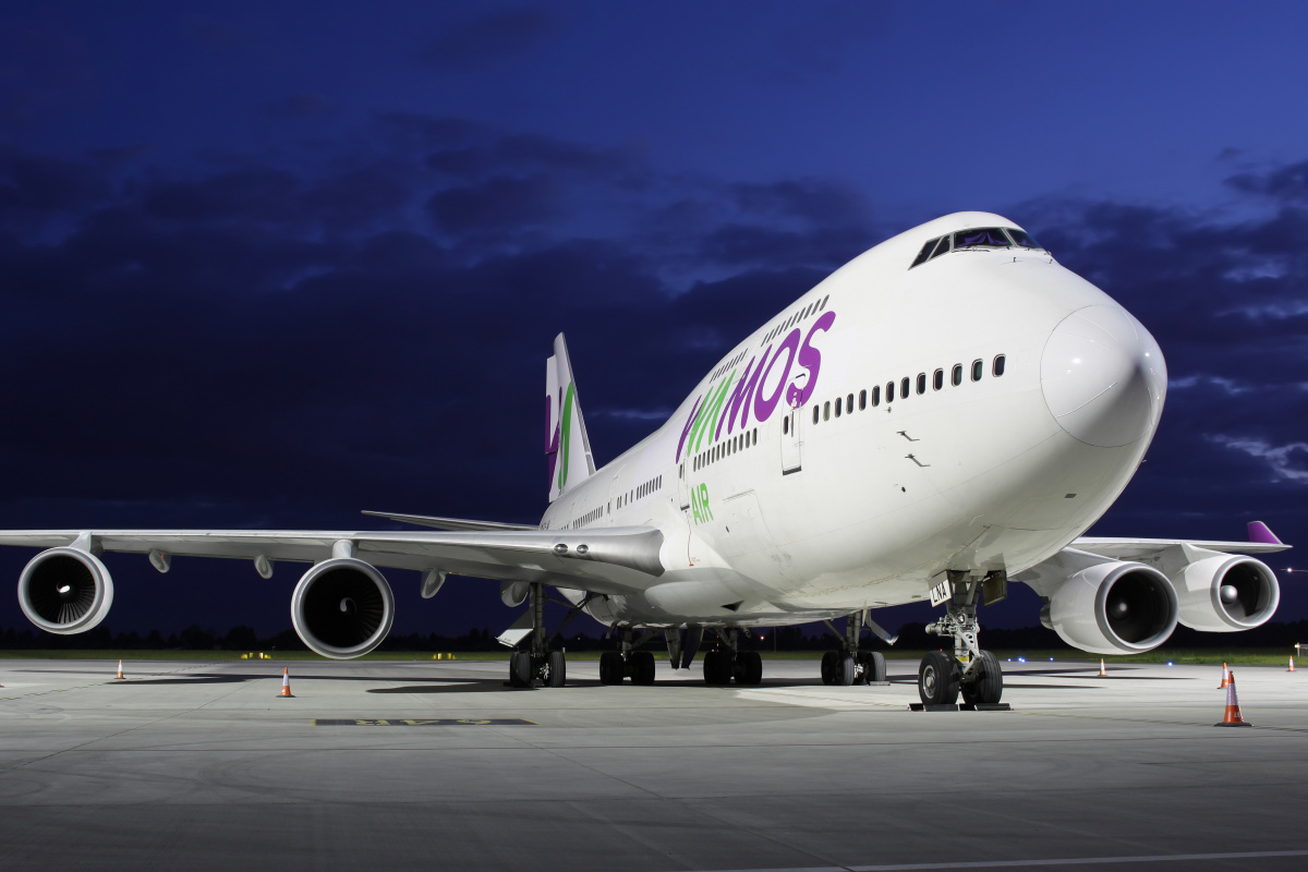 EC-LNA (Aircraft » EPWA Spotting » Boeing 747-400 » Wamos Air)