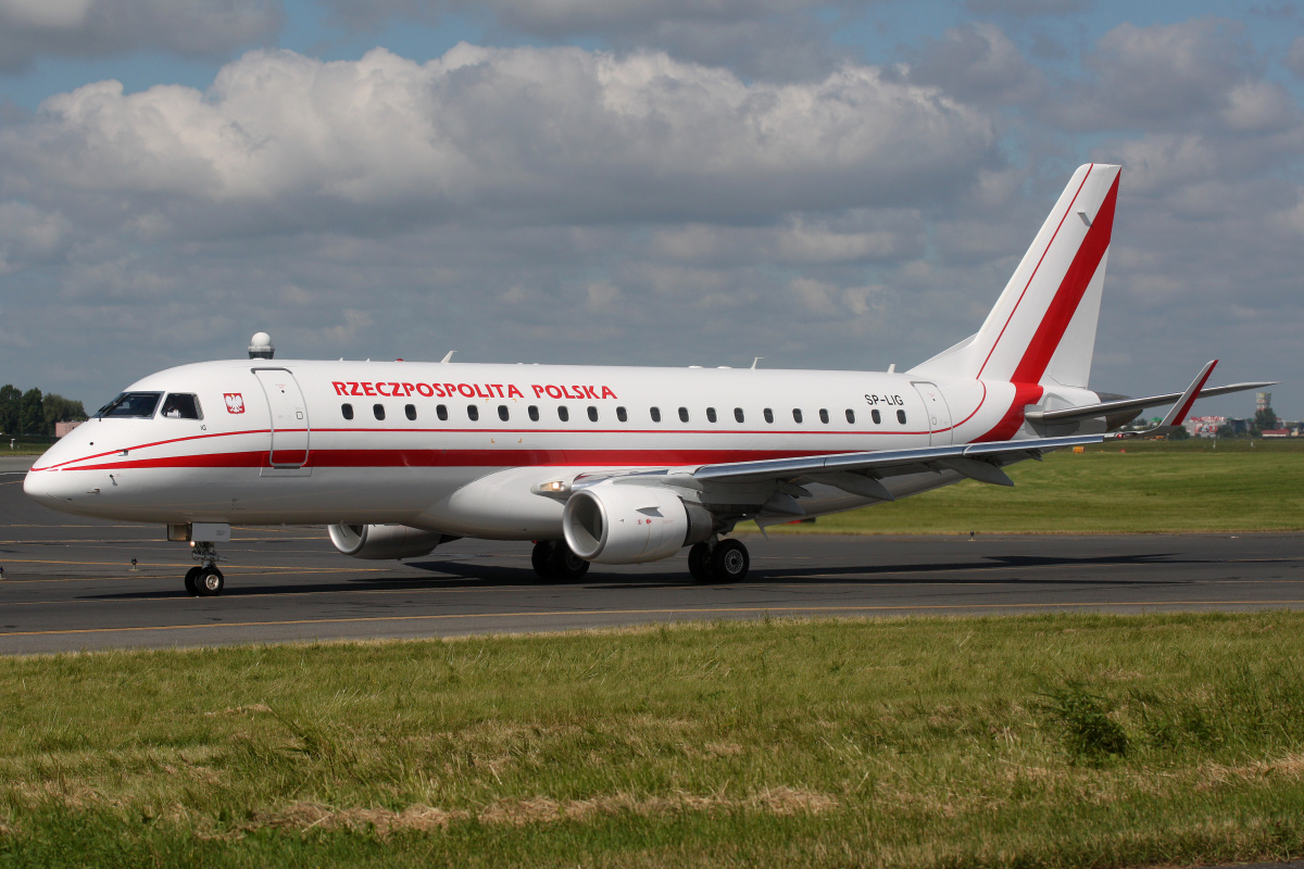 SP-LIG (LOT Polish Airlines) (Aircraft » EPWA Spotting » Embraer E175 (ERJ-170-200) » Poland - Government)