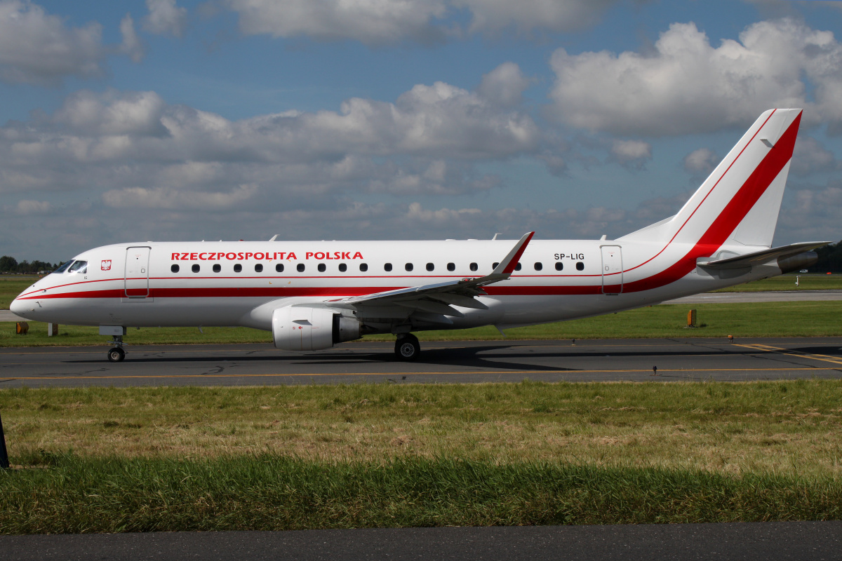 SP-LIG (LOT Polish Airlines) (Aircraft » EPWA Spotting » Embraer E175 (ERJ-170-200) » Poland - Government)