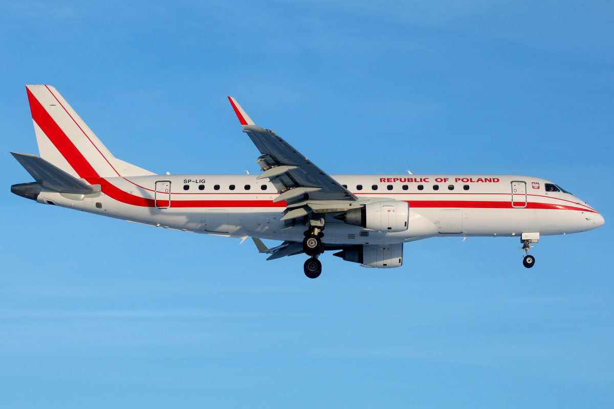 SP-LIG (LOT Polish Airlines) (Aircraft » EPWA Spotting » Embraer E175 (ERJ-170-200) » Poland - Government)