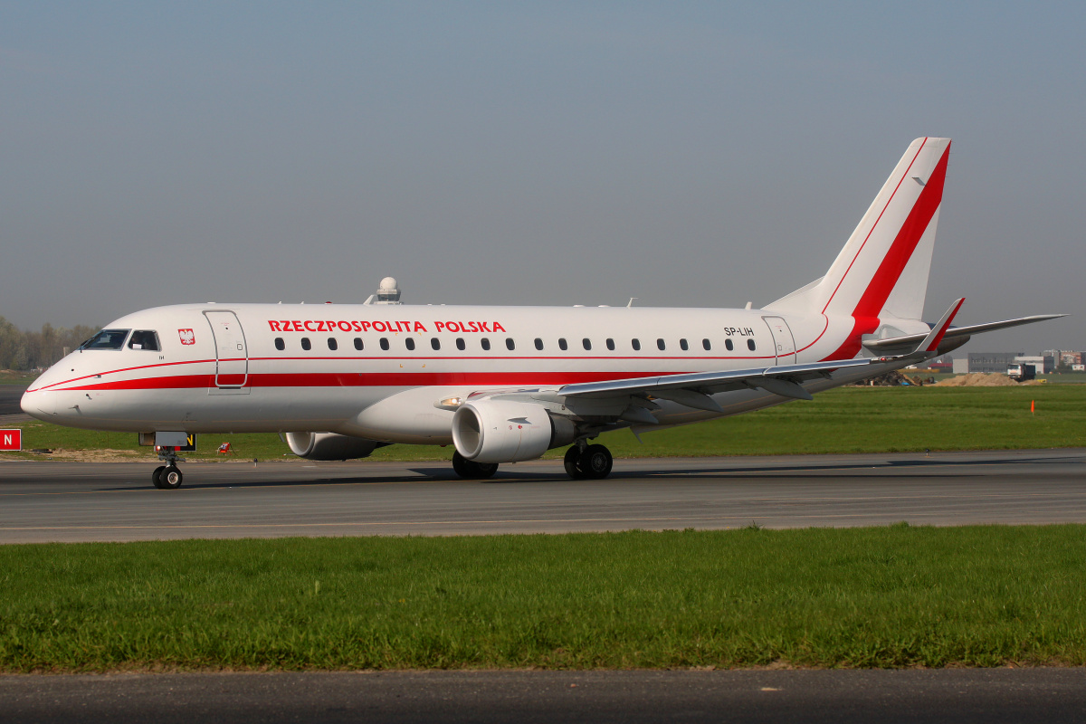 SP-LIH (LOT Polish Airlines) (Aircraft » EPWA Spotting » Embraer E175 » Poland - Government)