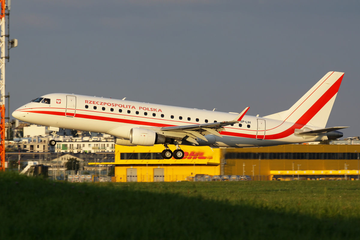 SP-LIH (LOT Polish Airlines) (Aircraft » EPWA Spotting » Embraer E175 (ERJ-170-200) » Poland - Government)