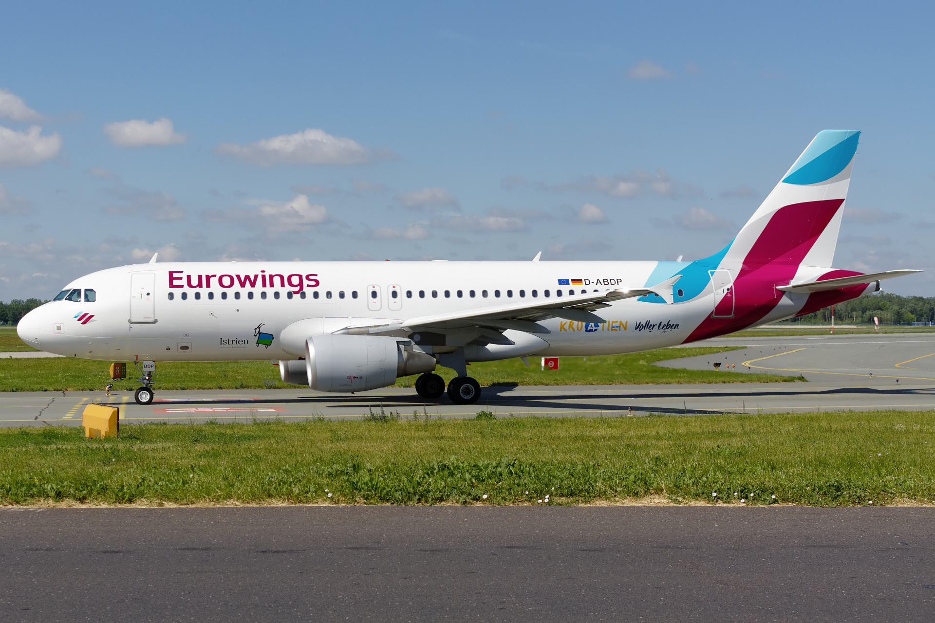 D-ABDP (Samoloty » Spotting na EPWA » Airbus A320-200 » Eurowings)