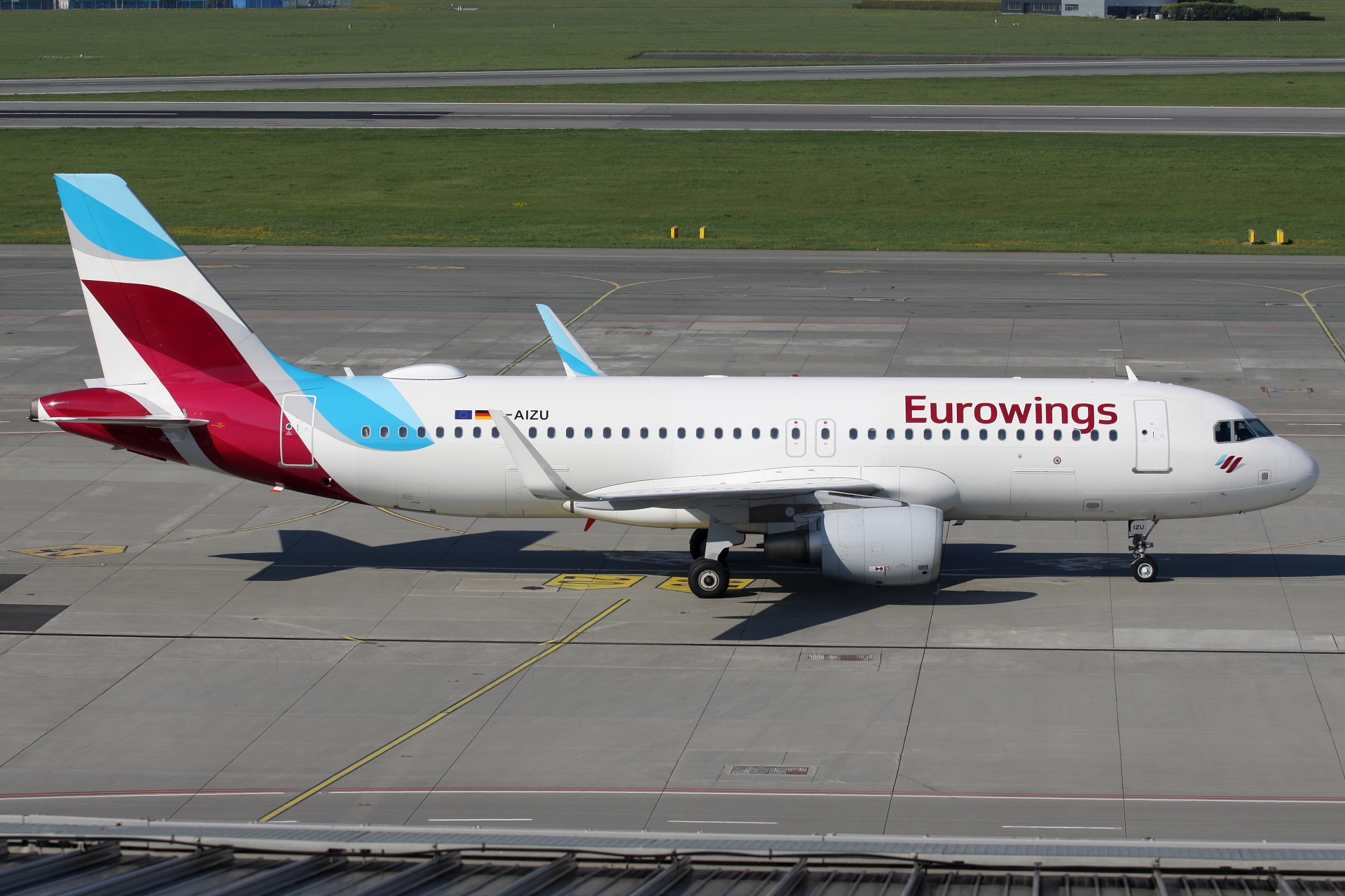 D-AIZU (Aircraft » EPWA Spotting » Airbus A320-200 » Eurowings)