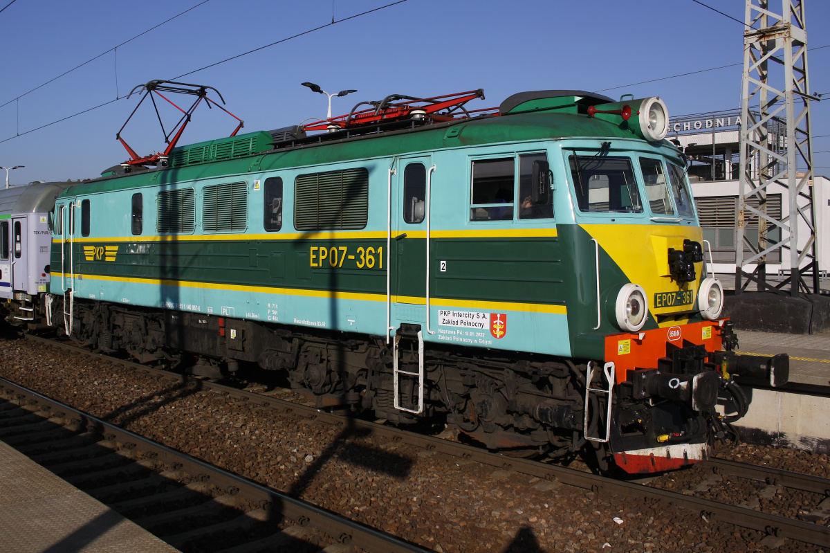 EP07-361 (retro livery) (Vehicles » Trains and Locomotives » HCP 303E » PKP Intercity)