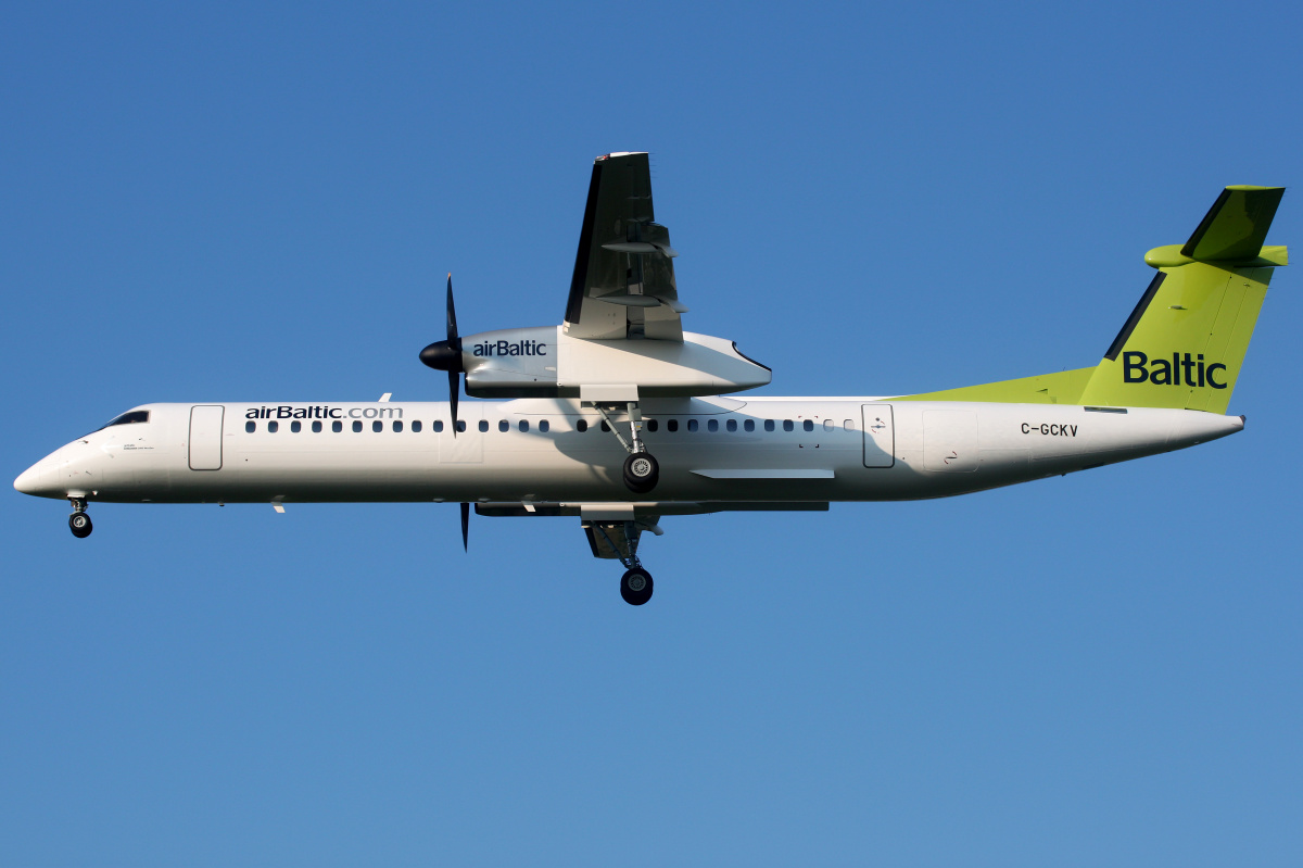 C-GCKV (Aircraft » EPWA Spotting » De Havilland Canada DHC-8 Dash 8 » airBaltic)