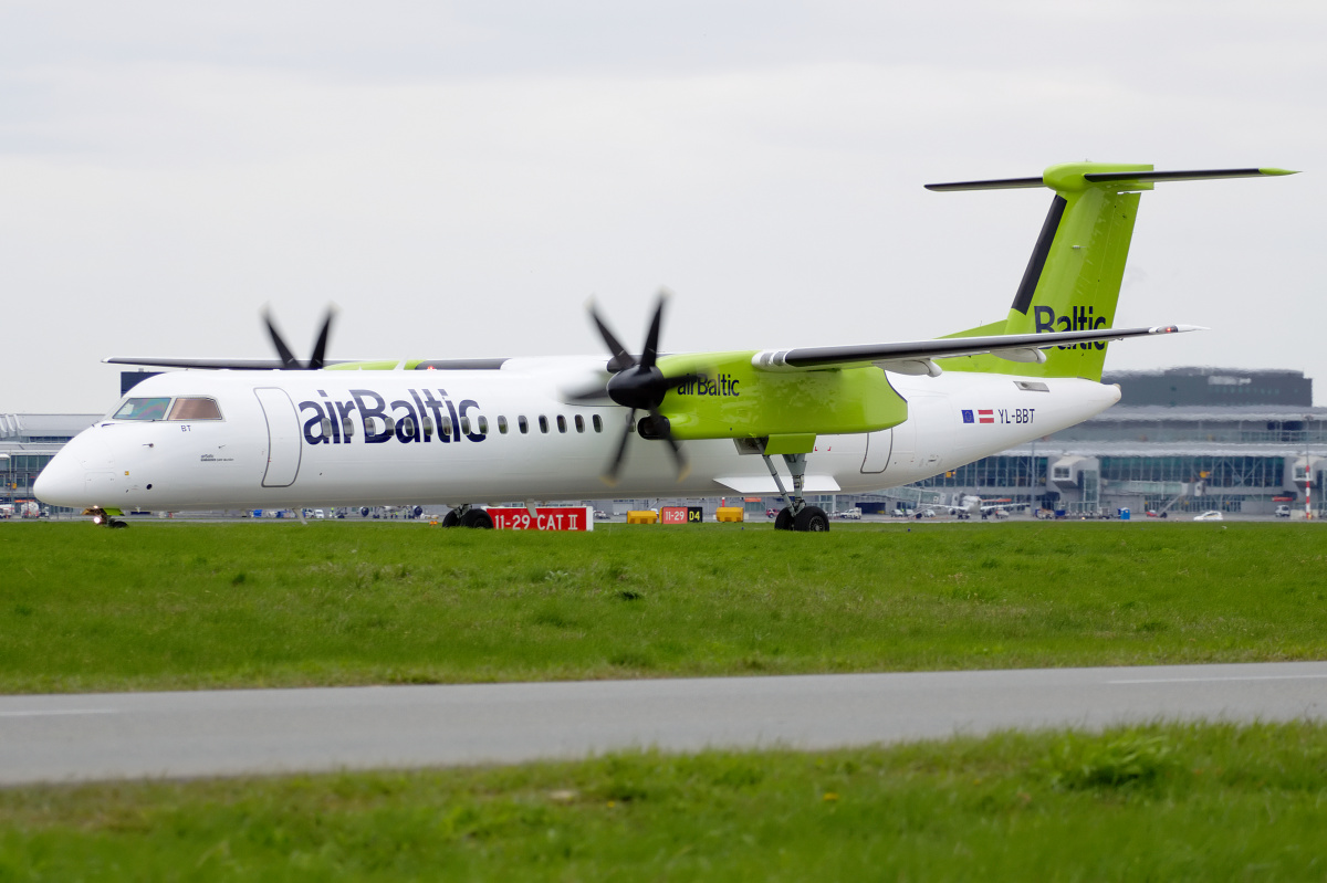 YL-BBT (Samoloty » Spotting na EPWA » De Havilland Canada DHC-8 Dash 8 » airBaltic)