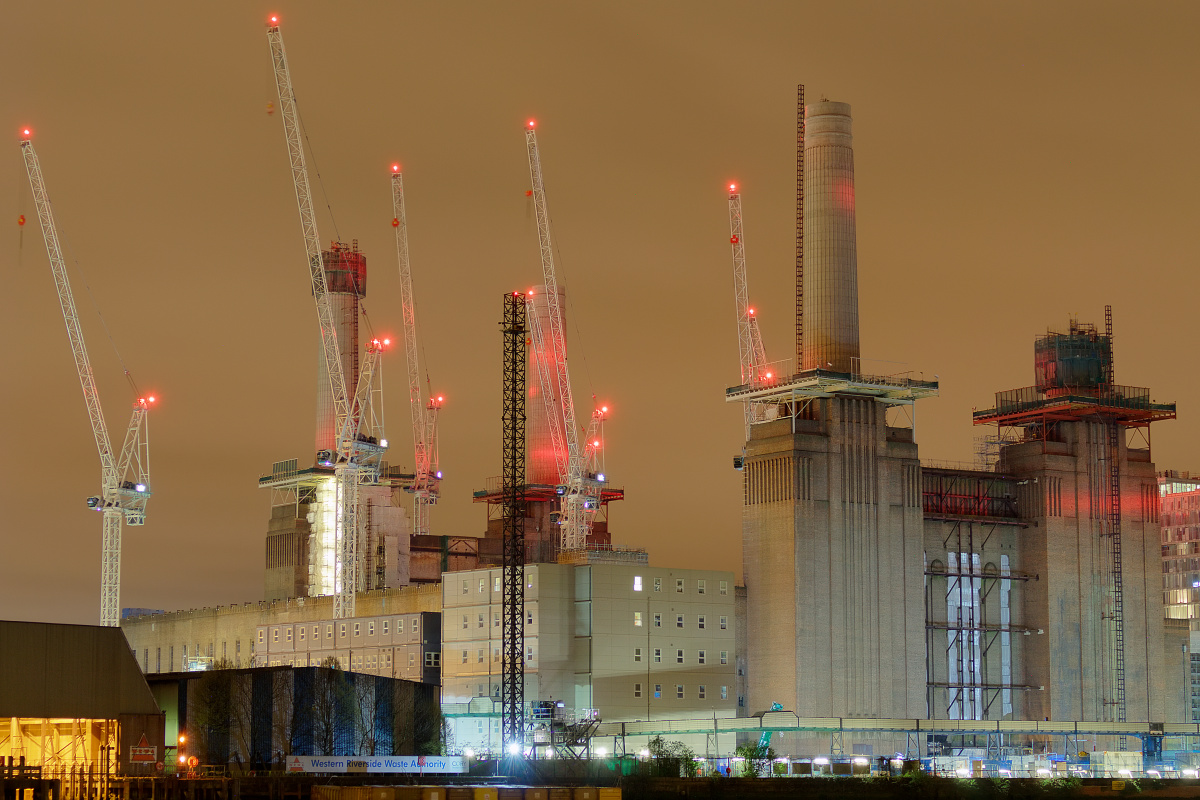 Elektrownia Battersea w rozbiórce (Podróże » Londyn » Londyn w nocy)