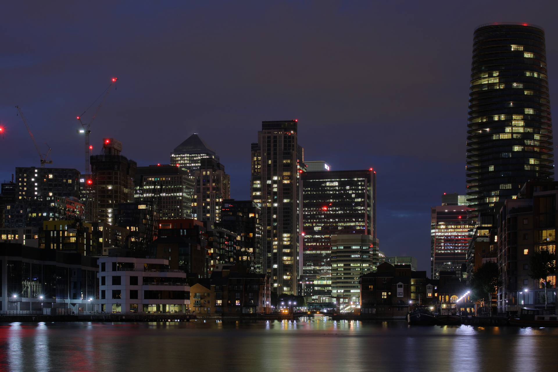 Millwall Dock and Canary Wharf (Travels » London » London at Night)