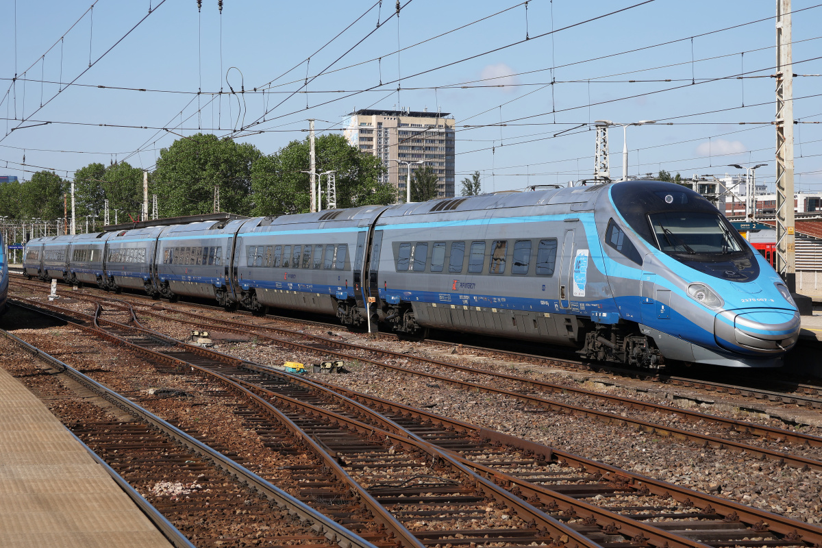 ED250-001 ("10 years of Pendolino in PKP Intercity" sticker)