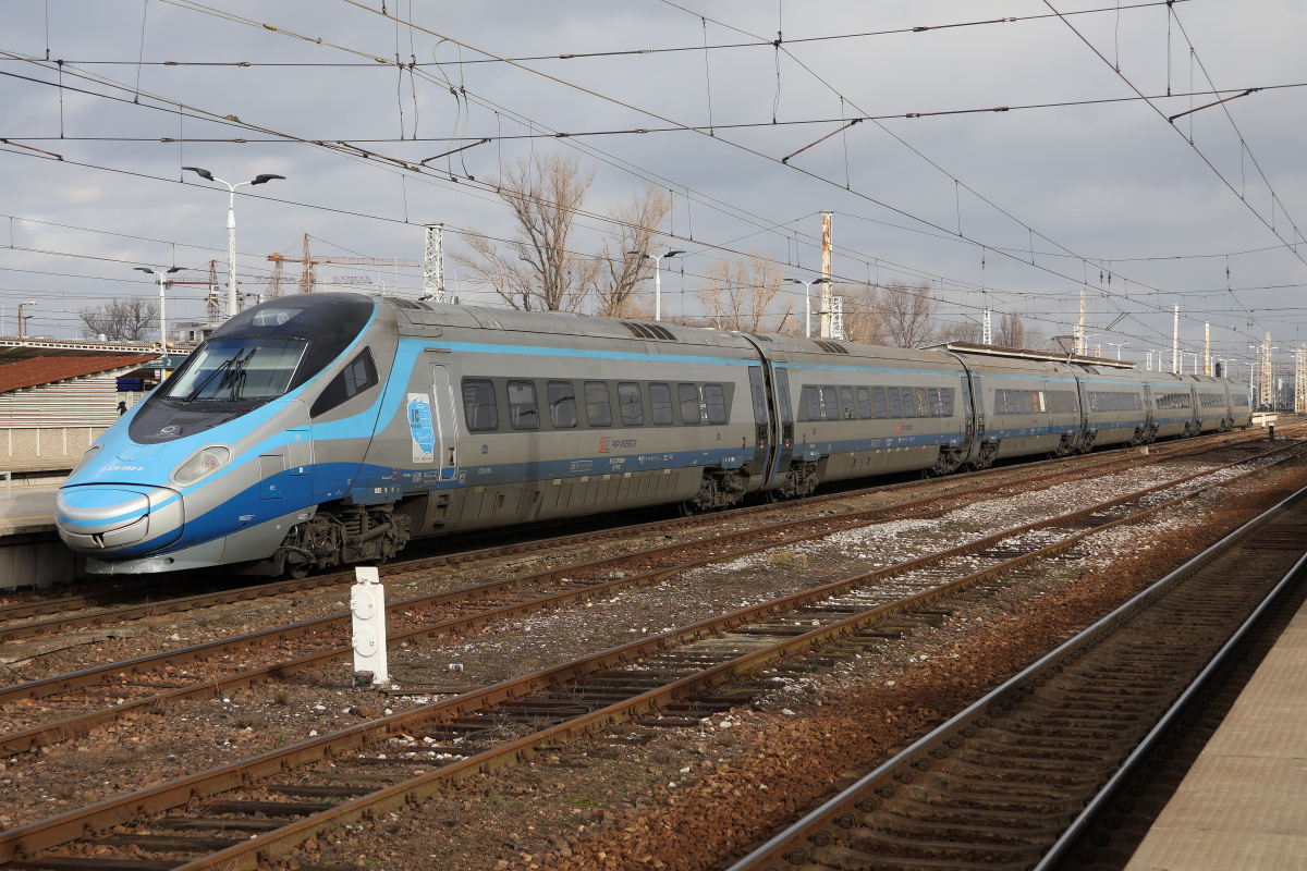 ED250-015 ("10 years of Pendolino in PKP Intercity" sticker) (Vehicles » Trains and Locomotives » Alstom ETR 610 (EMU250PKP) Pendolino)