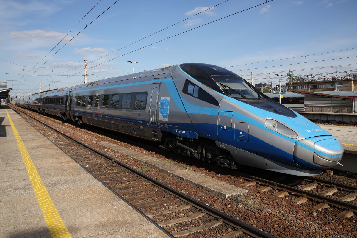 ED250-019 ("10 years of Pendolino in PKP Intercity" sticker) (Vehicles » Trains and Locomotives » Alstom ETR 610 (EMU250PKP) Pendolino, PKP Intercity)