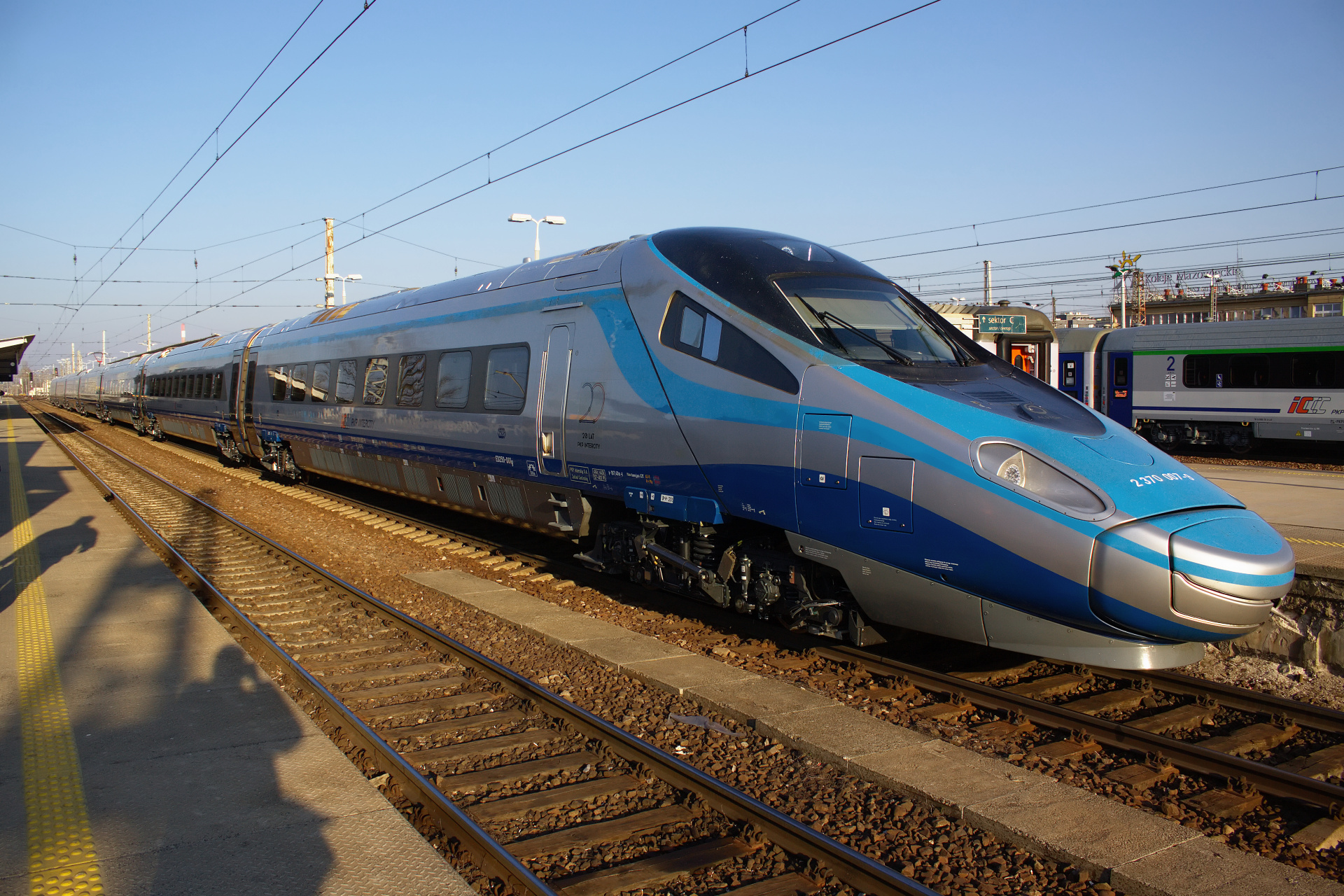 ED250-001 (naklejka 20 lat PKP Intercity) (Pojazdy » Pociągi i lokomotywy » Alstom ETR 610 Pendolino)
