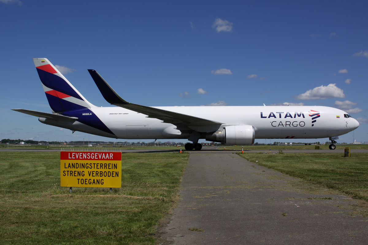 N532LA, LATAM Cargo (Aircraft » Schiphol Spotting » Boeing 767-300F)