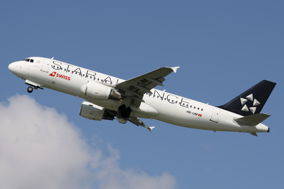 HB-IJM (Star Alliance livery)