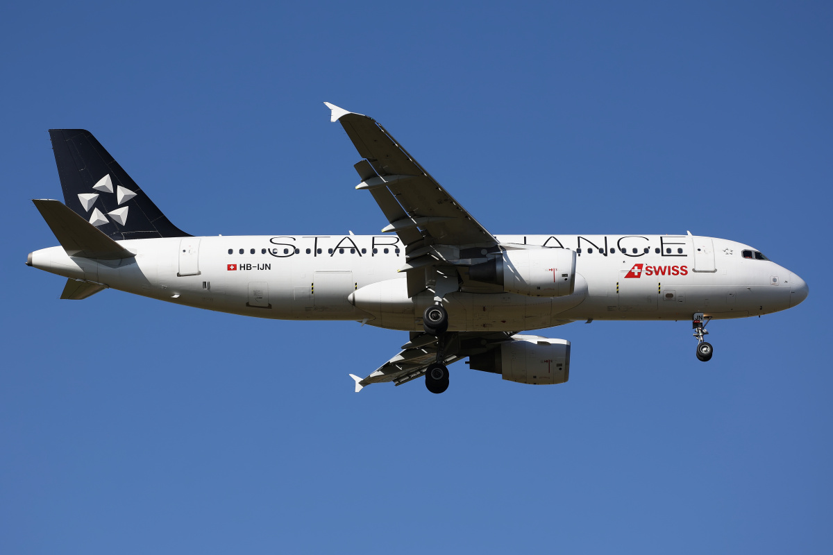 HB-IJN (Star Alliance livery) (Aircraft » EPWA Spotting » Airbus A320-200 » Swiss International Air Lines)