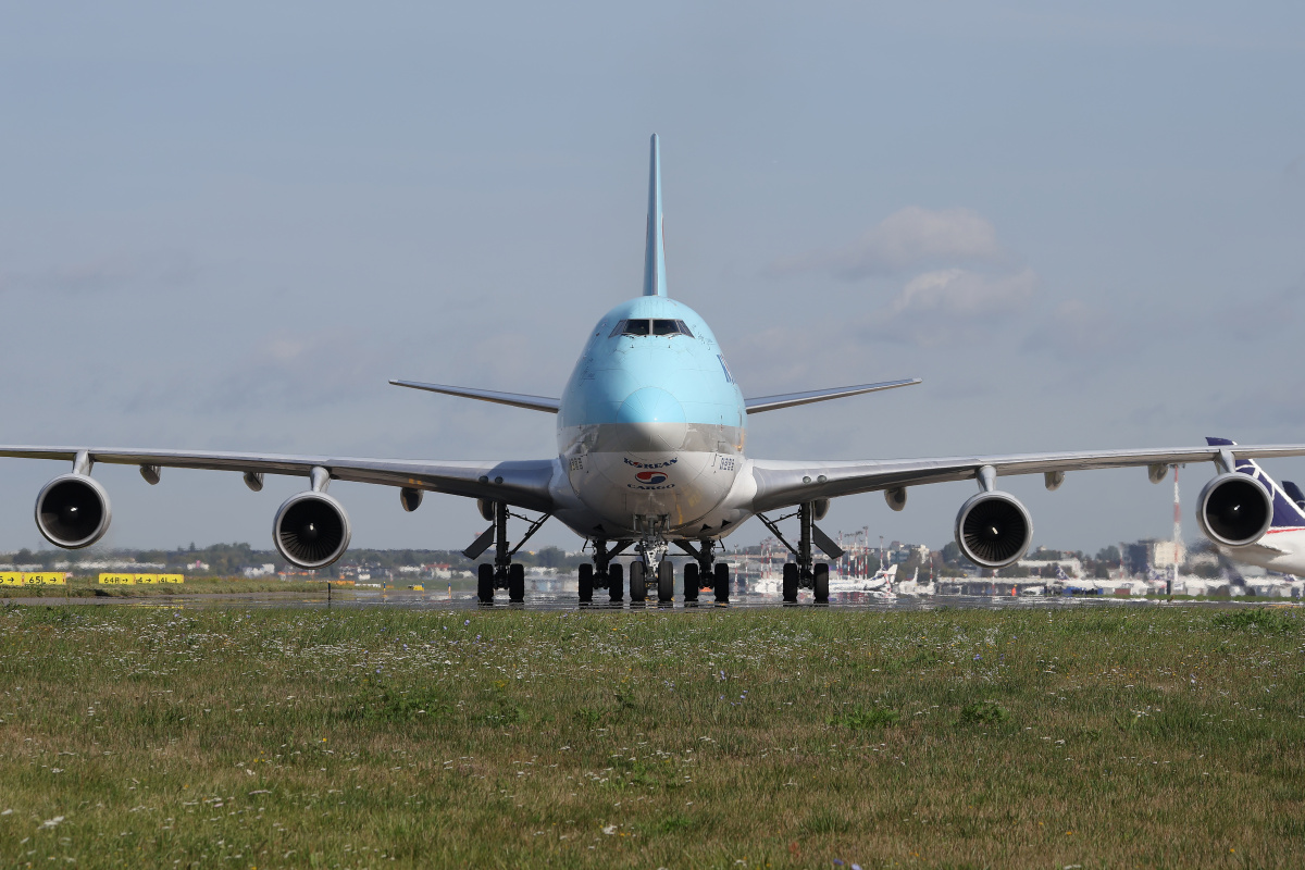 HL7605 (Aircraft » EPWA Spotting » Boeing 747-400F » Korean Air Cargo)