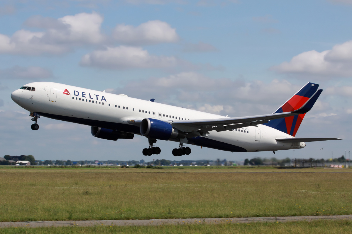 N1603 (Aircraft » Schiphol Spotting » Boeing 767-300 » Delta Airlines)