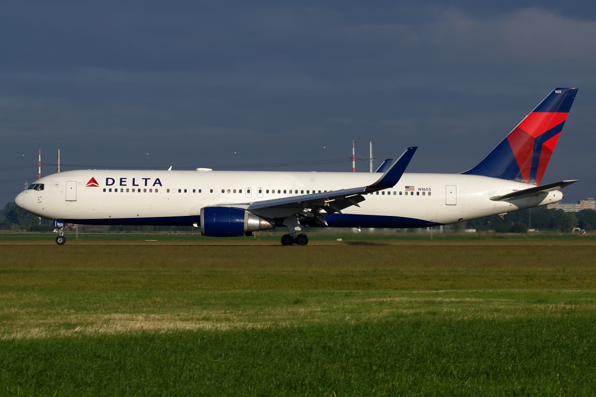 N1605 (Aircraft » Schiphol Spotting » Boeing 767-300 » Delta Airlines)