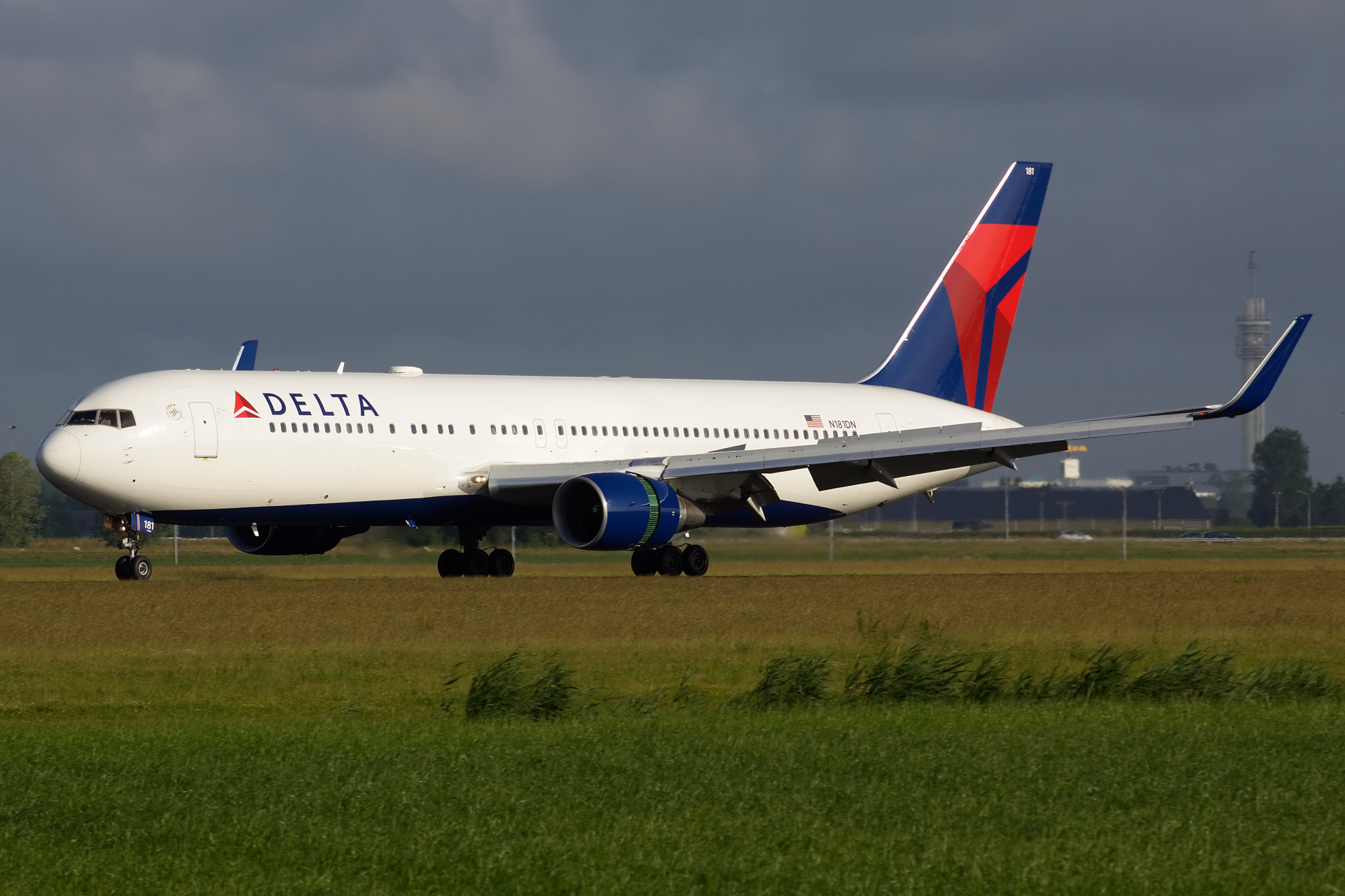 N181DN (Samoloty » Spotting na Schiphol » Boeing 767-300 » Delta Airlines)