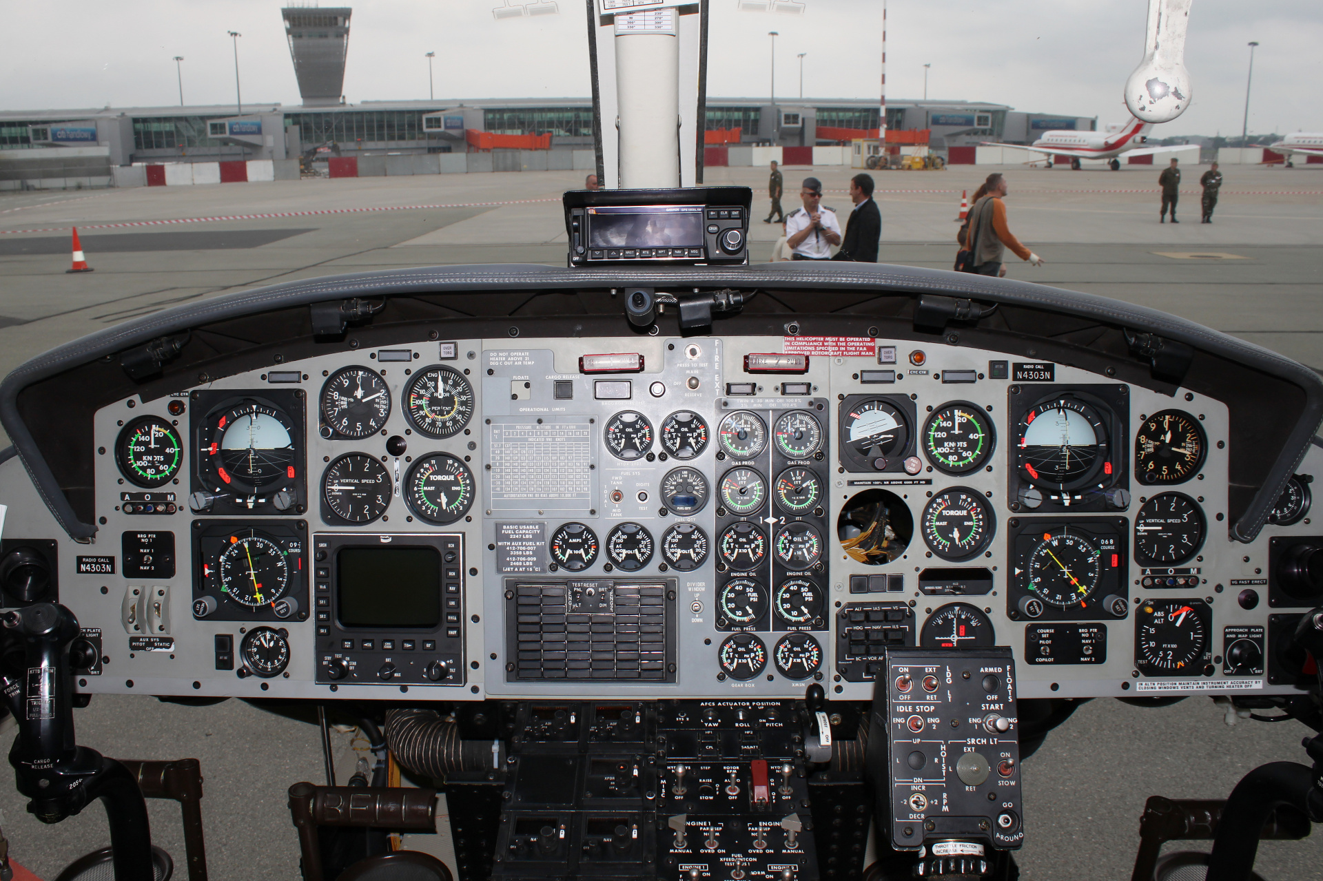 412HP, 02, Polish Air Force - cockpit (Aircraft » EPWA Spotting » Bell 412)