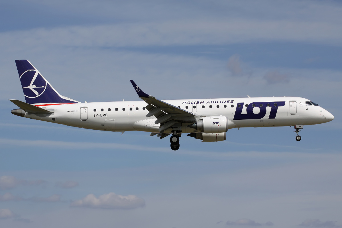 SP-LMB (Aircraft » EPWA Spotting » Embraer E190 (ERJ-190-100) » LOT Polish Airlines)