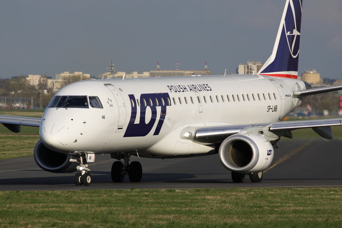 SP-LMB (Aircraft » EPWA Spotting » Embraer E190 (ERJ-190-100) » LOT Polish Airlines)