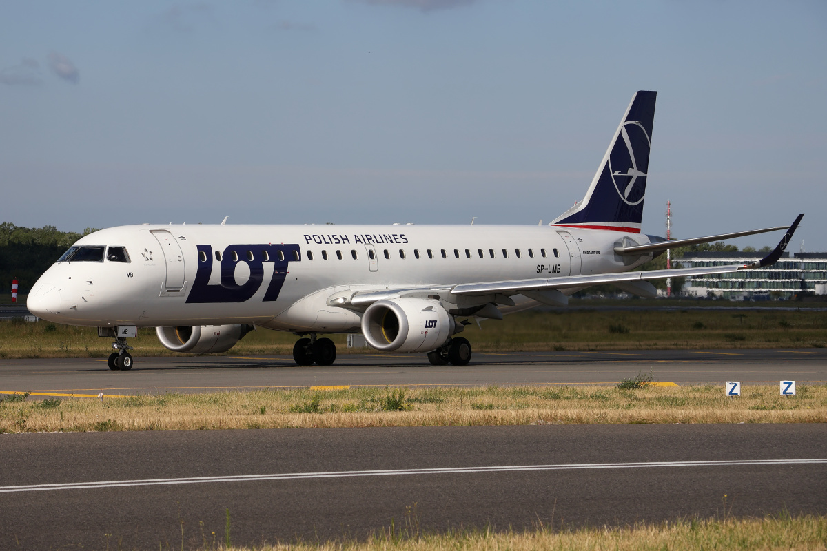 SP-LMB (Aircraft » EPWA Spotting » Embraer E190 (ERJ-190-100) » LOT Polish Airlines)