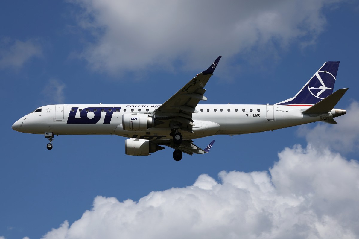 SP-LMC (Aircraft » EPWA Spotting » Embraer E190 (ERJ-190-100) » LOT Polish Airlines)