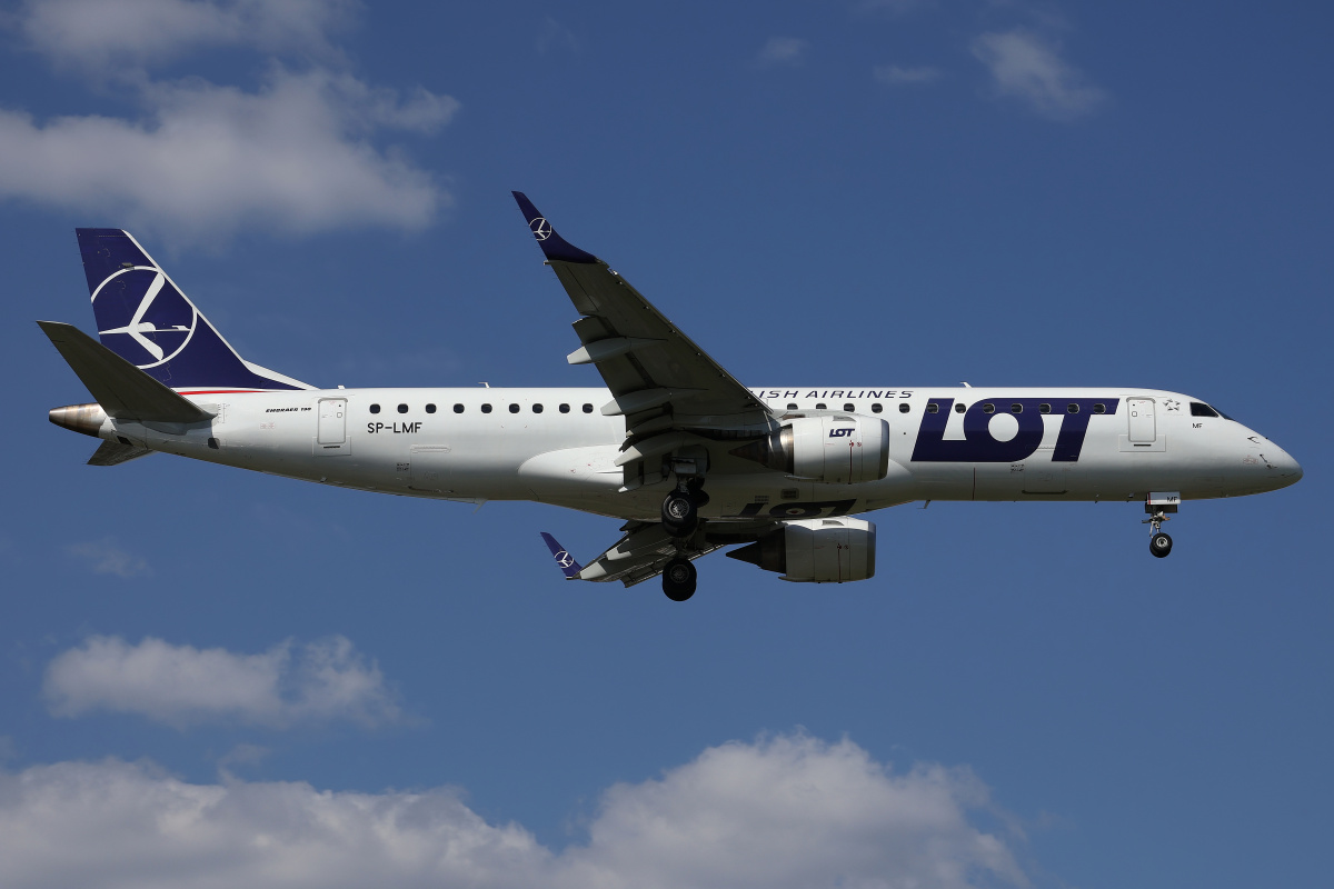 SP-LMF (Aircraft » EPWA Spotting » Embraer E190 (ERJ-190-100) » LOT Polish Airlines)