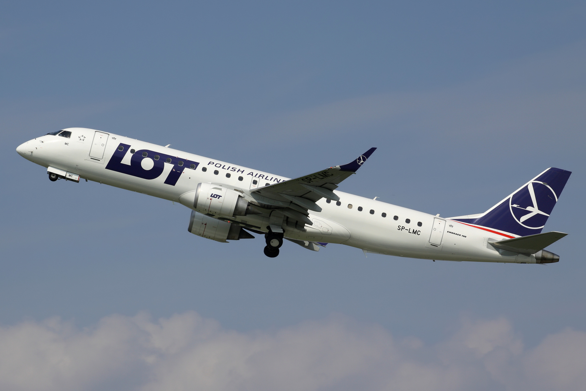 SP-LMC (Aircraft » EPWA Spotting » Embraer E190 » LOT Polish Airlines)