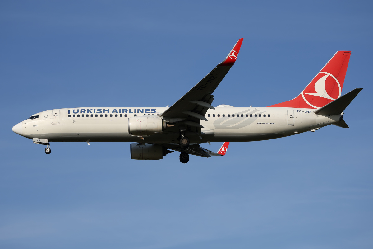 TC-JHZ (Aircraft » EPWA Spotting » Boeing 737-800 » THY Turkish Airlines)