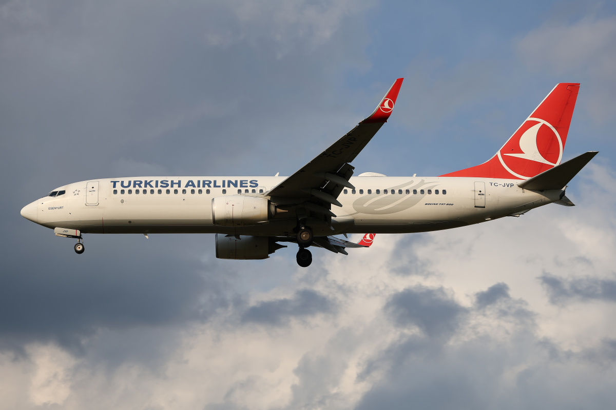 TC-JVP (Aircraft » EPWA Spotting » Boeing 737-800 » THY Turkish Airlines)