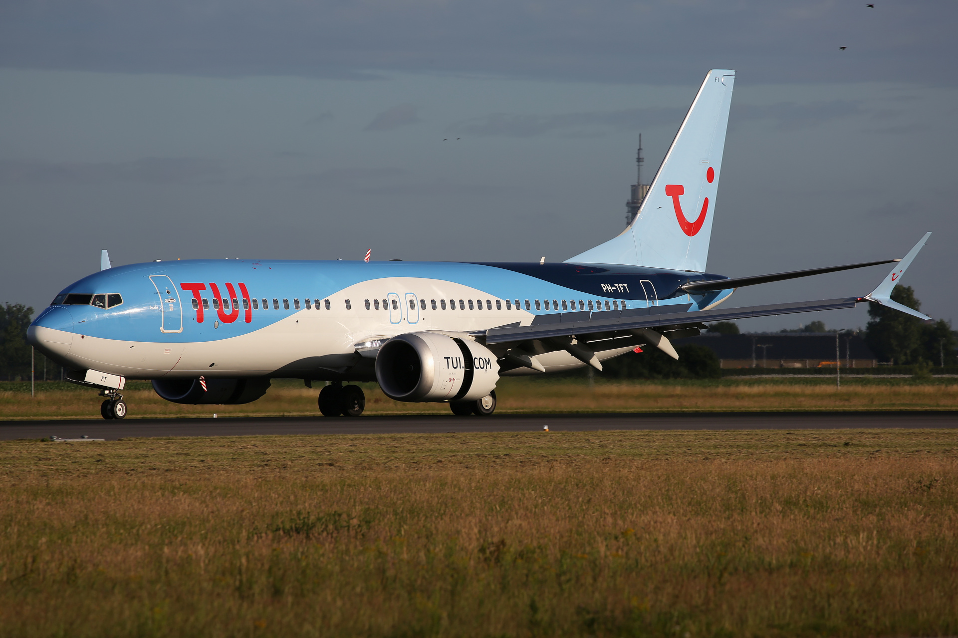 PH-TFT, TUI fly Netherlands (Samoloty » Spotting na Schiphol » Boeing 737-8 MAX » TUI fly)