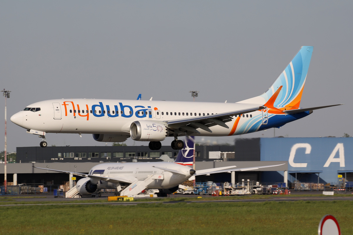 A6-FMS (naklejka 50 years of unity) (Samoloty » Spotting na EPWA » Boeing 737-8 MAX » FlyDubai)