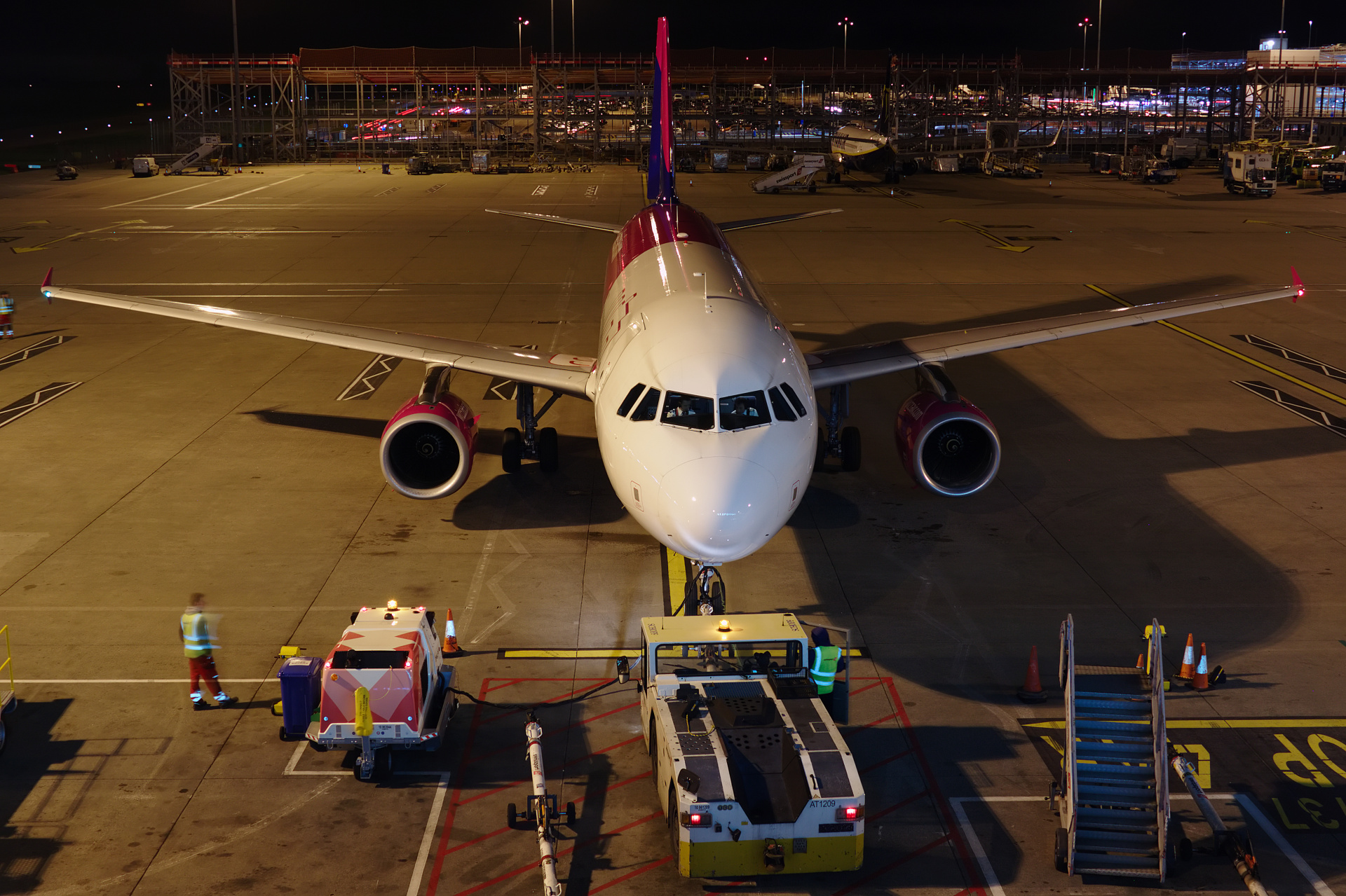 HA-LPW, Wizz Air (Samoloty » Londyn Luton » Airbus A320-200)