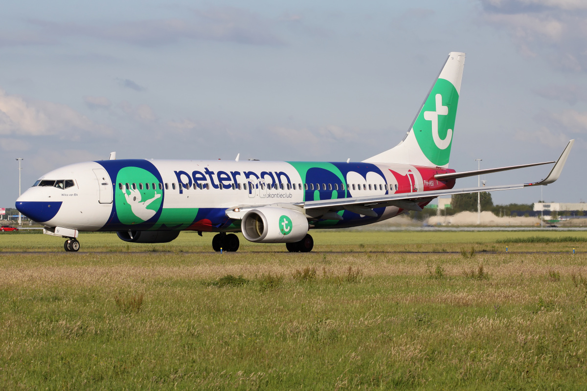 PH-HSI (malowanie Peter Pan Holiday Club)