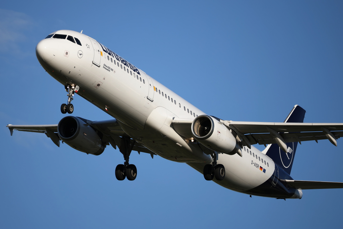 D-AISR (Samoloty » Spotting na EPWA » Airbus A321-200 » Lufthansa)