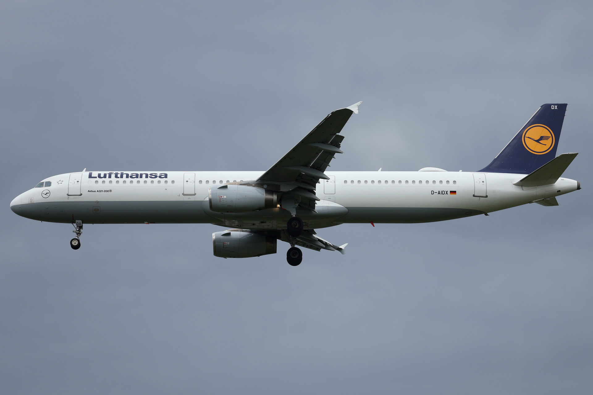 D-AIDX (Aircraft » EPWA Spotting » Airbus A321-200 » Lufthansa)