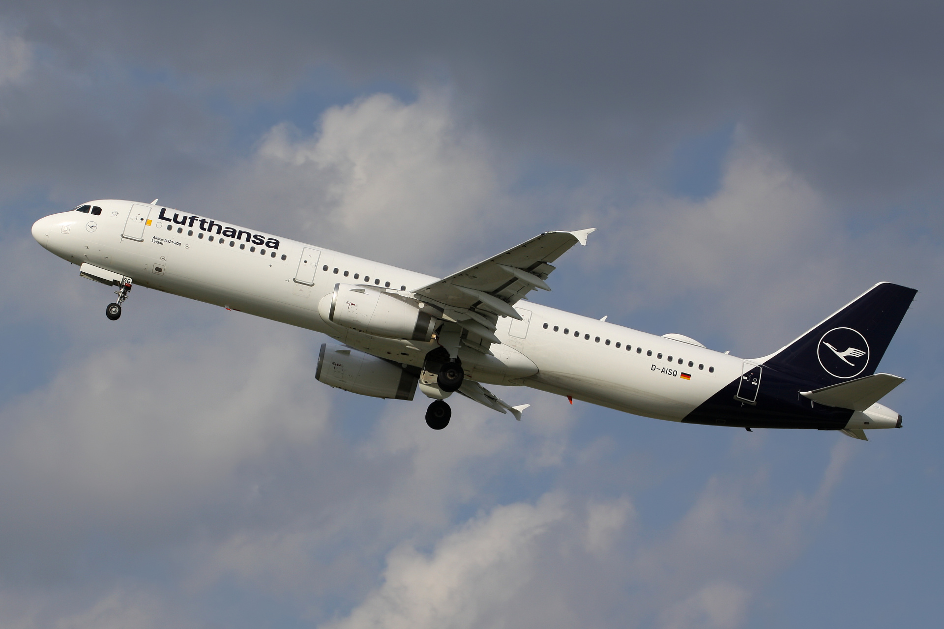 D-AISQ (Aircraft » EPWA Spotting » Airbus A321-200 » Lufthansa)
