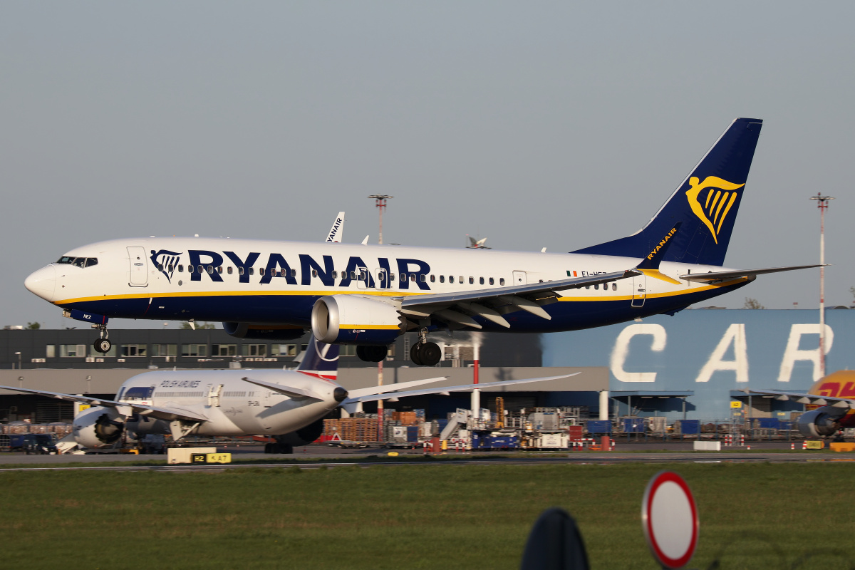 MAX 8-200, EI-HEZ (Aircraft » EPWA Spotting » Boeing 737-8 MAX » Ryanair)