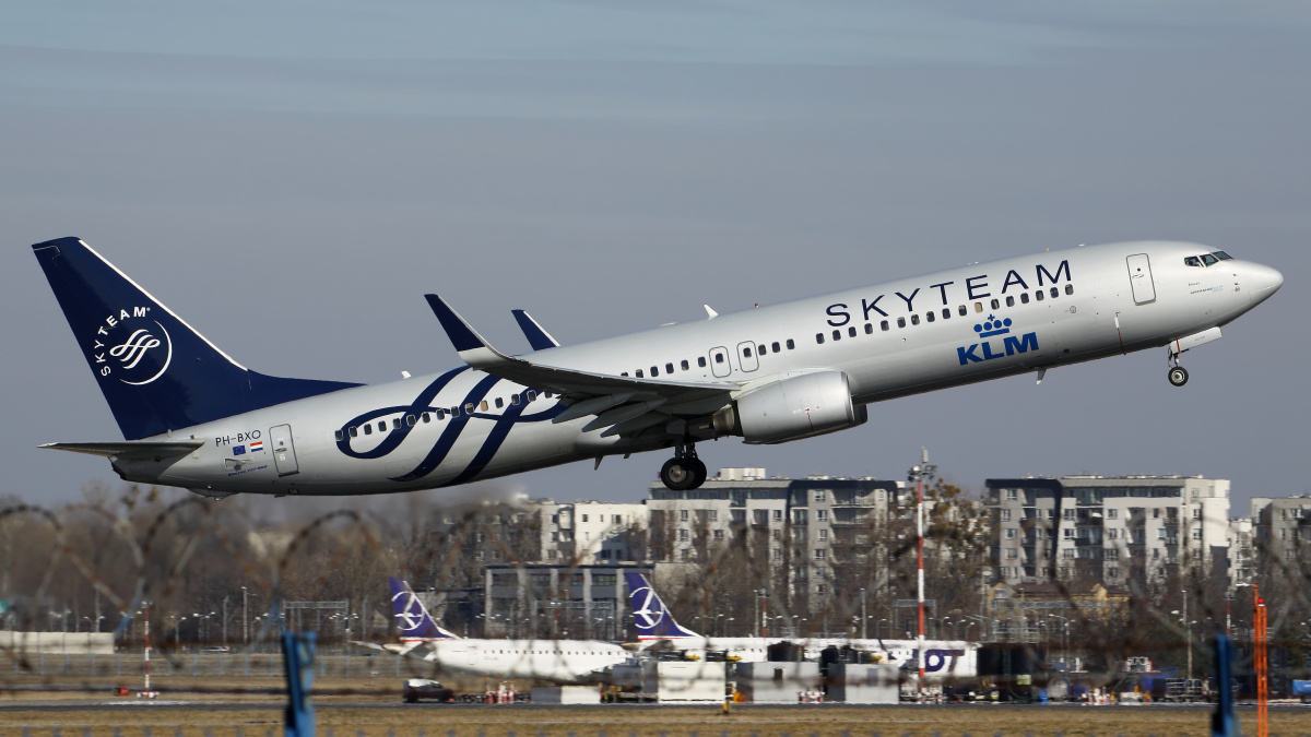 PH-BXO (malowanie SkyTeam) (Samoloty » Spotting na EPWA » Boeing 737-900 » KLM Royal Dutch Airlines)