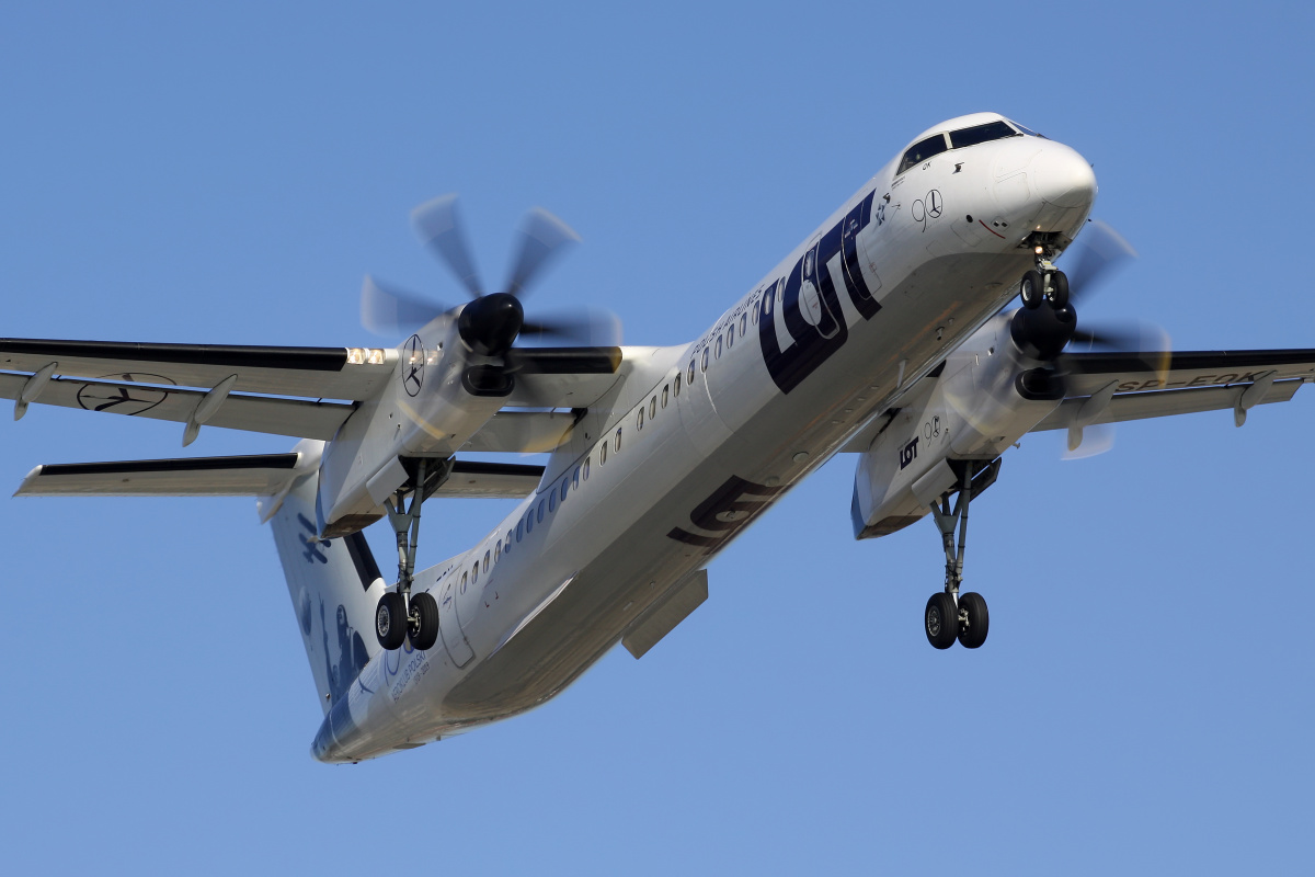 SP-EQK (100 years of Polish Aero Club livery) (Aircraft » EPWA Spotting » De Havilland Canada DHC-8 Dash 8 » LOT Polish Airlines)