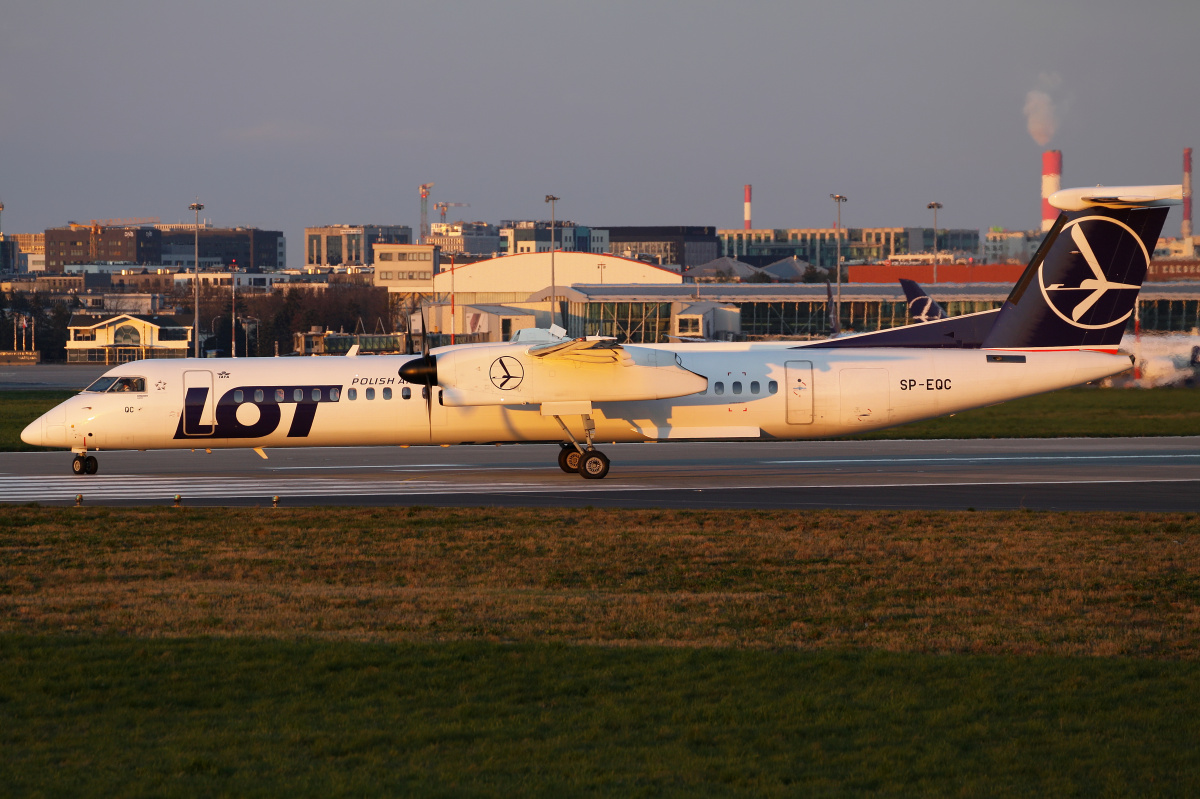 SP-EQC (Aircraft » EPWA Spotting » De Havilland Canada DHC-8 Dash 8 » LOT Polish Airlines)