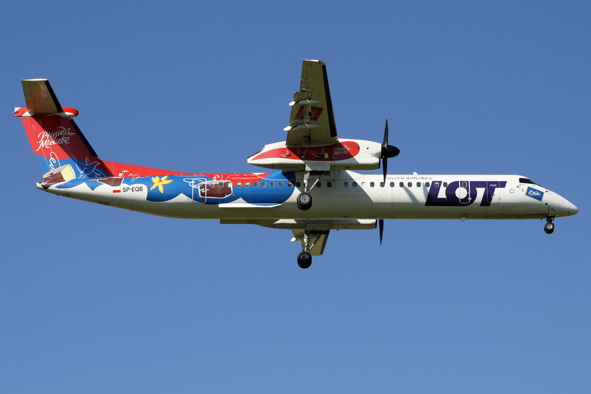 SP-EQB ("Wedel Ptasie Mleczko" wrap) (Aircraft » EPWA Spotting » De Havilland Canada DHC-8 Dash 8 » LOT Polish Airlines)