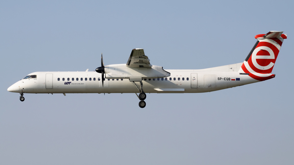 SP-EQB (częściowe malowanie EuroLOT) (Samoloty » Spotting na EPWA » De Havilland Canada DHC-8 Dash 8 » Polskie Linie Lotnicze LOT)