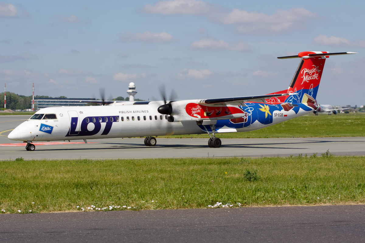 SP-EQB (Wedel Ptasie Mleczko livery) (Aircraft » EPWA Spotting » De Havilland Canada DHC-8 Dash 8 » LOT Polish Airlines)