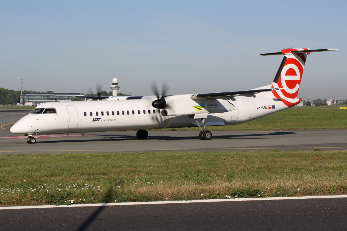 SP-EQC (EuroLOT partial livery, "Lubuskie" stickers) (Aircraft » EPWA Spotting » De Havilland Canada DHC-8 Dash 8 » LOT Polish Airlines)