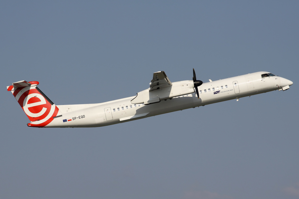 SP-EQD (częściowe malowanie EuroLOT) (Samoloty » Spotting na EPWA » De Havilland Canada DHC-8 Dash 8 » Polskie Linie Lotnicze LOT)